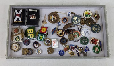 Lot 424 - A collection of vintage enamel badges to...