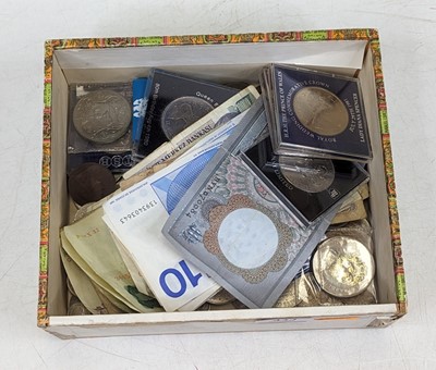 Lot 434 - A collection of mixed coinage and bank notes...