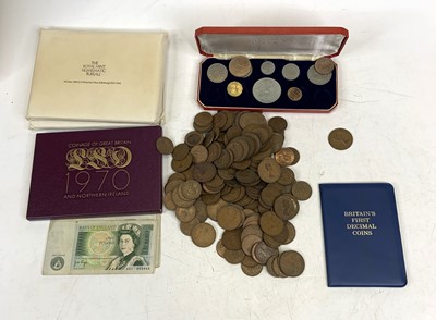 Lot 458 - A collection of world coinage and bank notes