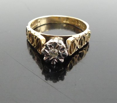 Lot 367 - A modern lady's 9ct gold diamond solitaire...