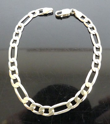 Lot 377 - A modern 9ct gold flat curblink bracelet, 5.2g,...