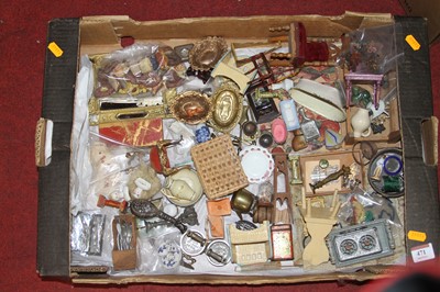 Lot 471 - A collection of vintage dolls house furniture...