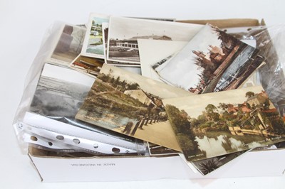 Lot 488 - A collection of vintage postcards, mainly...