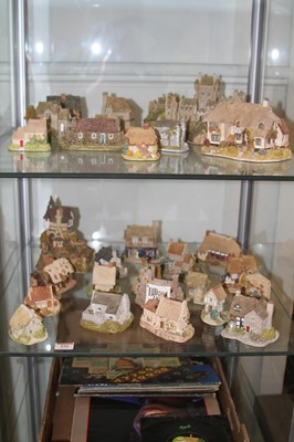 Lot 531 - A collection of Lilliput Lane resin model...