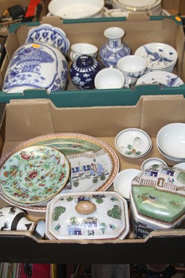 Lot 581 - Two boxes of Chinese ceramics to include two...