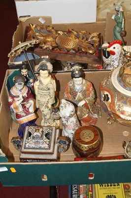 Lot 586 - A collection of mainly Japanese items to...