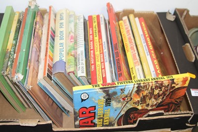 Lot 595 - A box of vintage children's annuals to include...