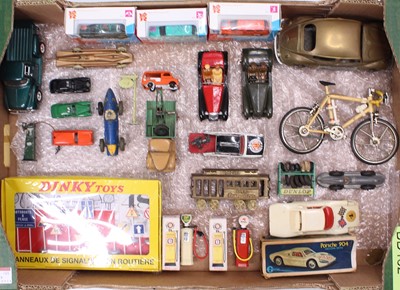 Lot 1585 - A tray of vintage auto-related diecast...