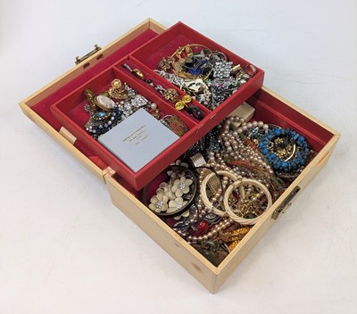 Lot 333 - Jewellery box and contents of assorted costume,...