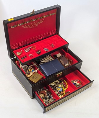 Lot 345 - A fitted jewellery box and contents of...