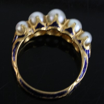 Lot 2525 - A yellow metal pearl half hoop ring,...