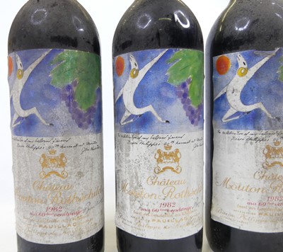 Lot 1014 - Château Mouton Rothschild, 1982, Pauillac,...