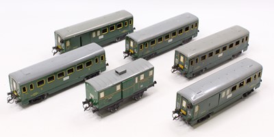 Lot 247 - 6 Hornby France coaches, OM/OV all green, all...