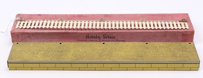 Lot 261 - 1937-40 Hornby passenger platform, speckled,...