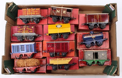 Lot 280 - Large tray containing eleven boxed Hornby...