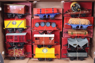 Lot 281 - Large tray containing thirteen boxed Hornby...