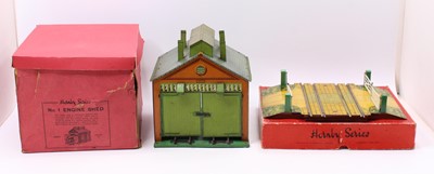 Lot 285 - Two Hornby clockwork items: 1930-3 Level...