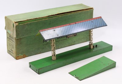 Lot 293 - 1936-7 Hornby Island Platform, green platform,...