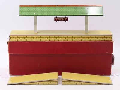 Lot 300 - 1954-5 Hornby Island Platform ‘Trent’ shorter...