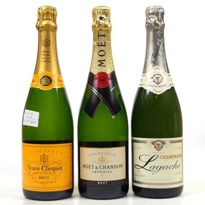 Lot 1235 - Moët & Chandon NV Brut champagne, one bottle;...