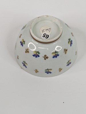 Lot 1092 - A Lowestoft porcelin tea bowl, circa 1790,...