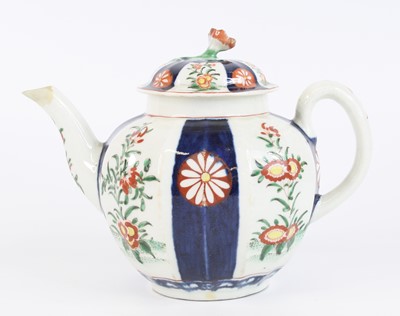 Lot 1104 - A Worcester porcelain teapot and cover, circa...