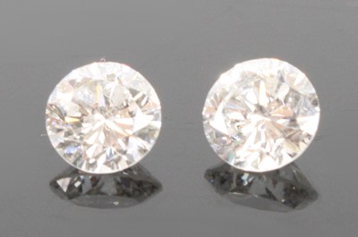 Lot 1266 - A pair of loose round brilliant cut...