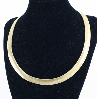 Lot 1276 - An 18ct yellow gold Milanese style collar,...