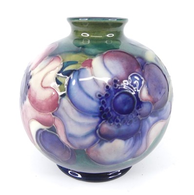 Lot 6 - An early 20th century Moorcroft Anemone...