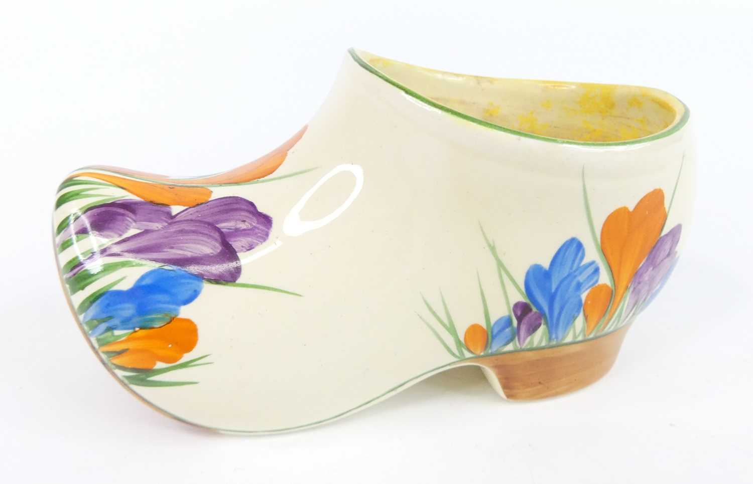 Lot 26 - A 1930s Clarice Cliff Crocus pattern pottery...