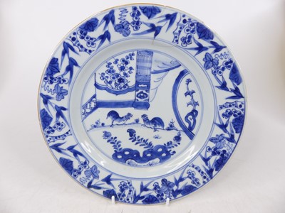 Lot 37 - A Chinese Kangxi period blue and white...