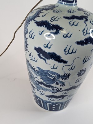 Lot 133 - A Chinese blue & white porcelain table lamp,...