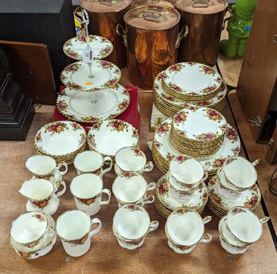 Lot 166 - A collection of Royal Albert Old Country Roses...