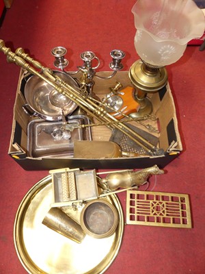 Lot 180 - A collection of metalware, to include brass...