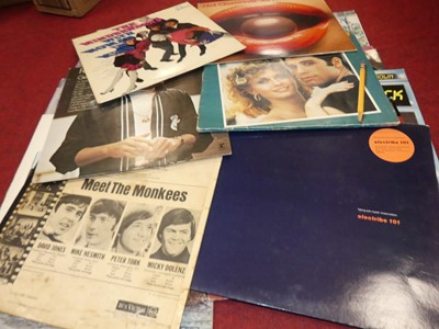 Lot 199 - A collection of vintage 12" vinyl records, to...