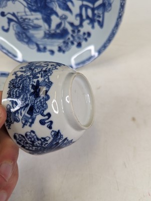Lot 26 - A Chinese blue and white porcelain dish,...