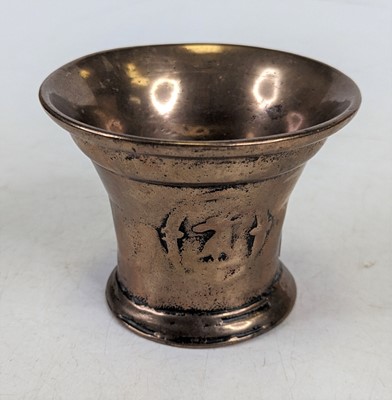 Lot 208 - An antique bronze mortar, h.8.5cm