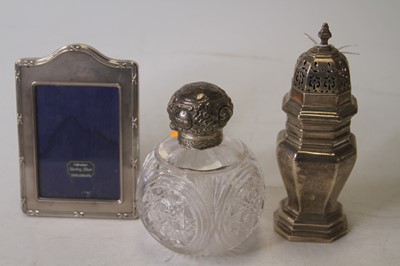 Lot 294 - An Edwardian silver sugar caster, of octagonal...