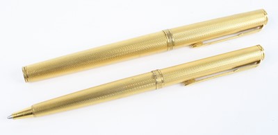 Lot 348 - A Parker of France gilt metal fountain pen,...