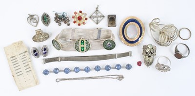 Lot 354 - Assorted costume jewellery, to include a...