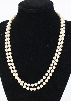 Lot 361 - A cultured pearl single knotted string...