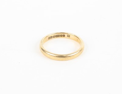 Lot 373 - A 9ct gold wedding band, 2.1g, size J