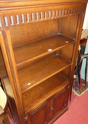 Lot 1262 - A contemporary oak freestanding bookshelf,...