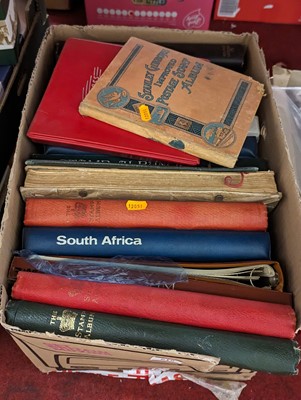 Lot 619 - A collection of vintage stamp albums