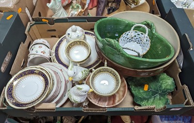 Lot 587 - A collection of mixed ceramics to include a...