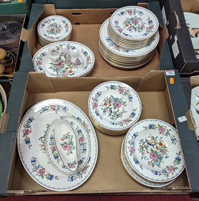 Lot 586 - A collection of Aynsley Pembroke pattern...