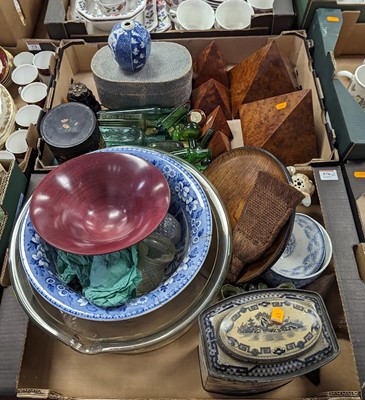 Lot 576 - Miscellaneous items to include a Chinese blue...