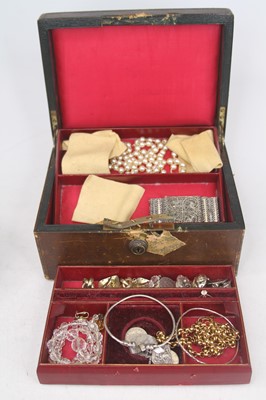 Lot 386 - A box of assorted costume jewellery to include...