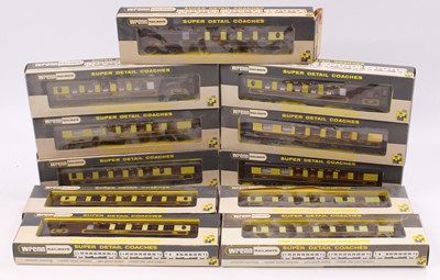 Lot 407 - Eleven Wrenn brown & cream Pullman cars (most...