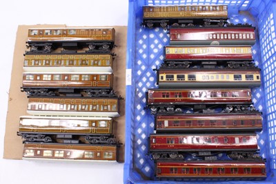 Lot 410 - Fourteen unboxed Hornby-Dublo tinplate coaches:...